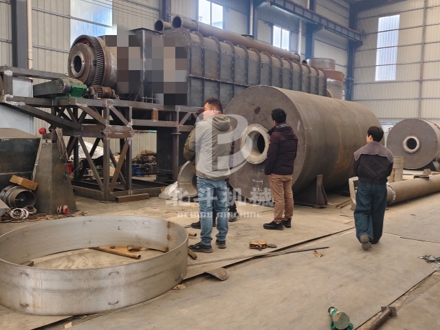 深化交流謀發展,客戶來訪考察炭化機